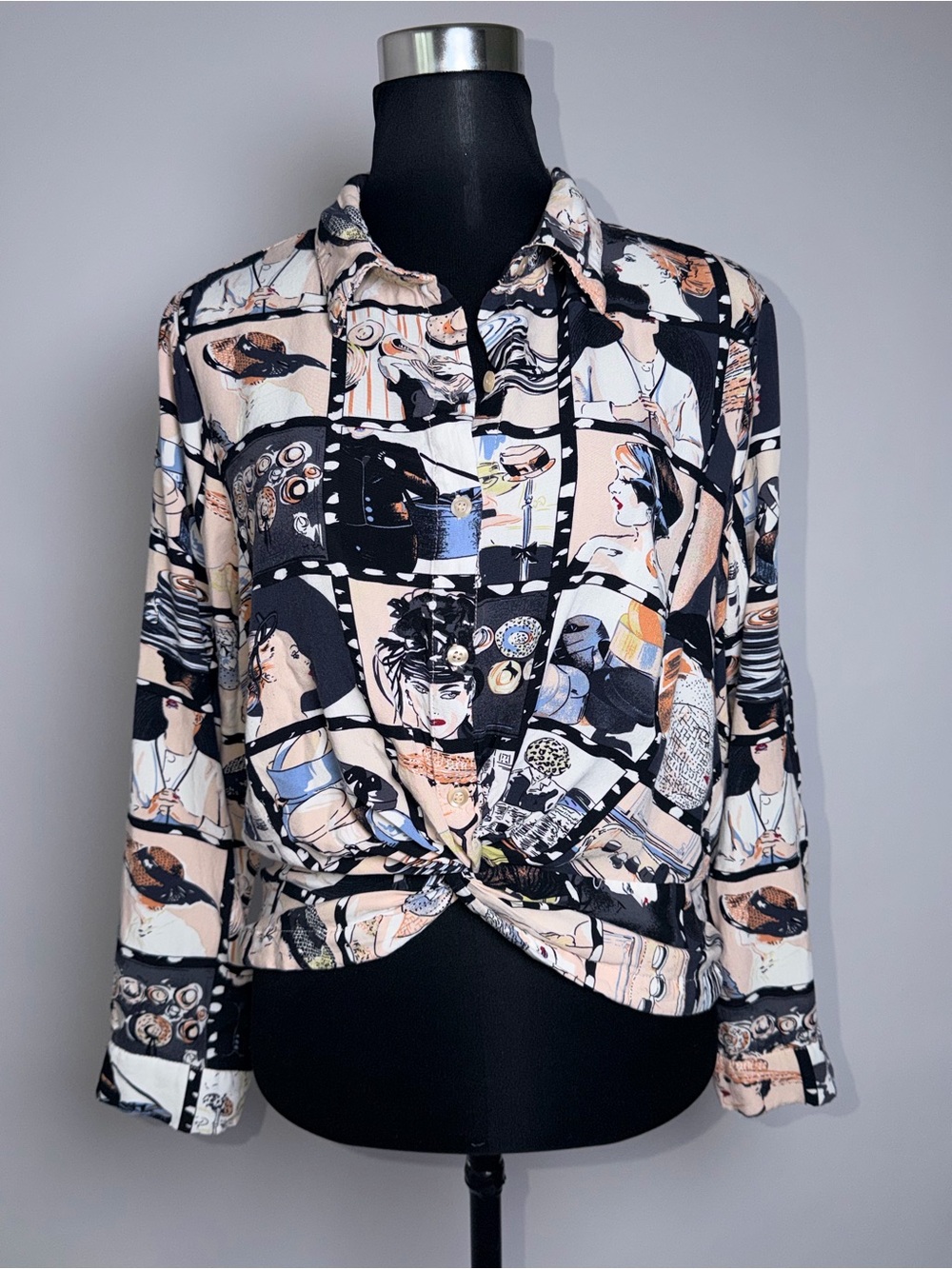 Button-Front Graphic Print Blouse in Black & Cream